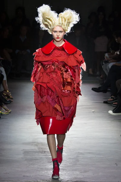 Look 18